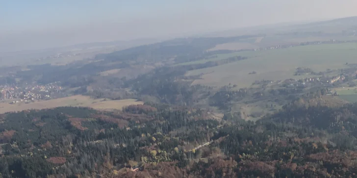 Vzneste se a kochejte se: vyhlídkový let v letadle Cessna 207 nad propastí Macocha