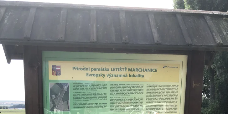Vzneste se a kochejte se: vyhlídkový let v letadle Cessna 207 nad propastí Macocha