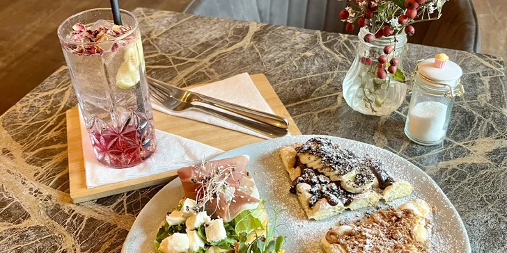 Voucher v ceně 300 Kč do kavárny Veronica.fe na kávu, brunch i zákusky: všední dny v čase 8:00–14:00