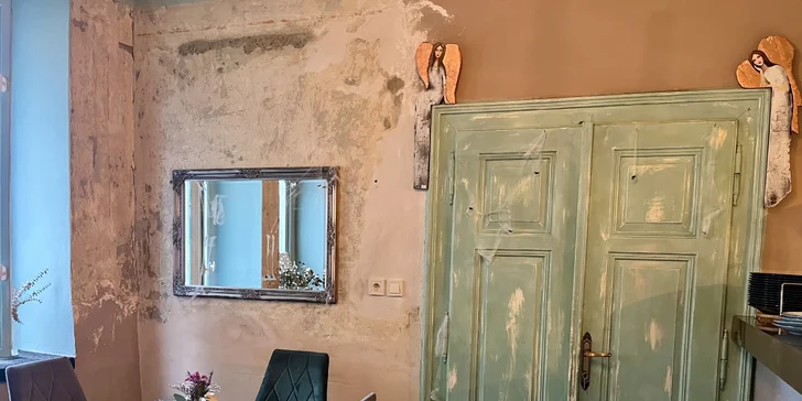 Voucher v ceně 300 Kč do kavárny Veronica.fe na kávu, brunch i zákusky: všední dny v čase 8:00–14:00
