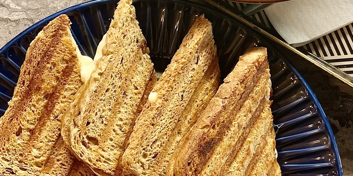 Vafle čtyř druhů s banánem, mascarpone, slaninou i prosciuttem a domácí limonáda pro 1 či 2 osoby