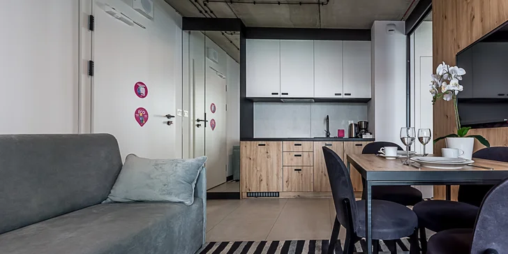 Nové apartmány u Kolobřehu: pláž pár kroků, wellness a možnost jídla