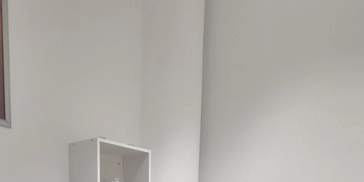 Suchá nebo mokrá pedikúra i varianta s lakováním, studio na Proseku