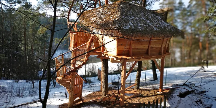 Treehouse v přírodní rezervaci Stvořidla: koupací sud i wellness