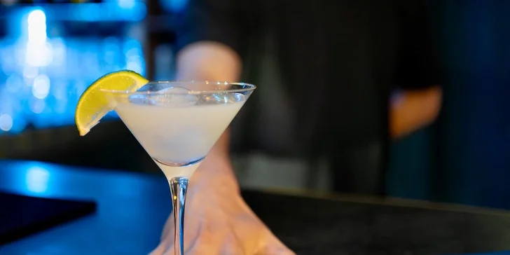 Drinky v centru Prahy pro 1 nebo 2 osoby: caipirinha, cosmopolitan, gin & tonic a další
