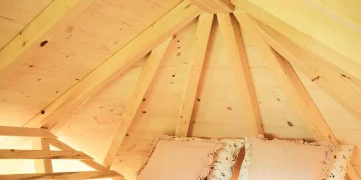 Treehouse u Muráňské planiny pro dva i rodinu: parkování zdarma i welcome drink