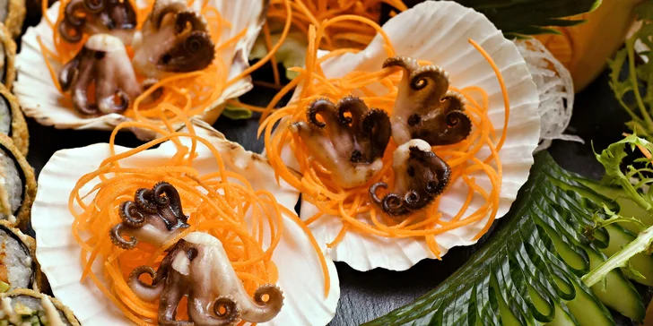 Asijská hostina až pro 4 osoby: sushi sety, pochoutky z chobotnice i prosecco