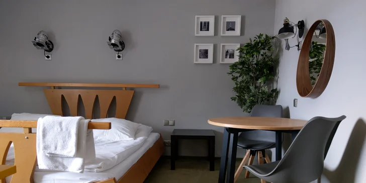 Romantika v centru Telče: hotel u zámeckého parku, polopenze i víno
