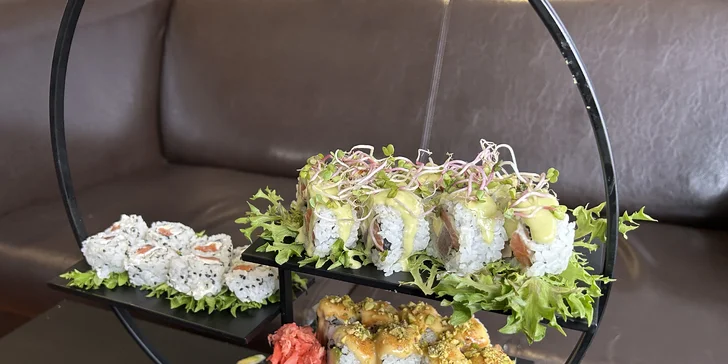 Vyladěný sushi set pro 2 či 4 osoby i s vodní dýmkou: maki, nigiri i oni rolls
