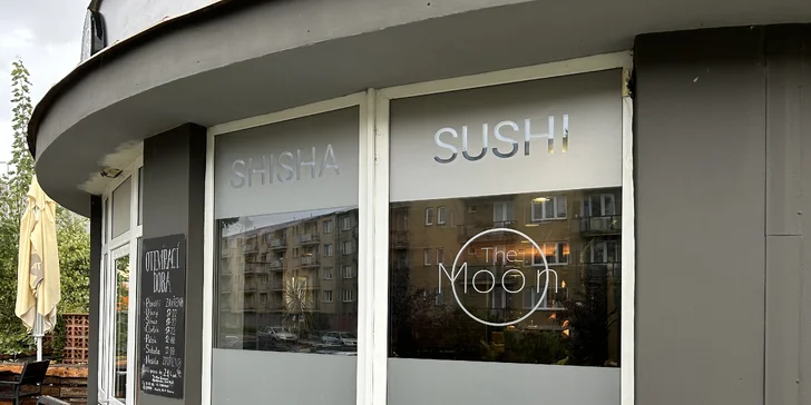 Vyladěný sushi set pro 2 či 4 osoby i s vodní dýmkou: maki, nigiri i oni rolls