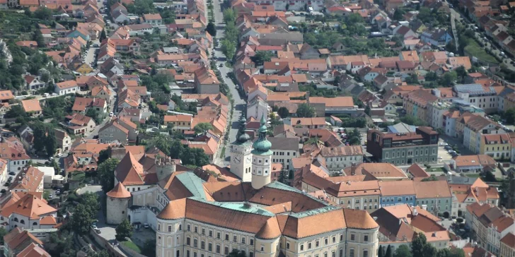 Vzneste se a kochejte se: vyhlídkový let nad Pálavou a Lednicí