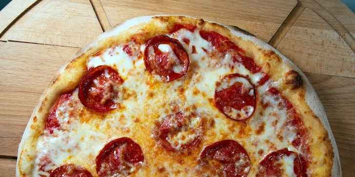 1 nebo 2 pizzy dle výběru: průměr 33 nebo 40 cm, rozvoz po Pardubicích v ceně