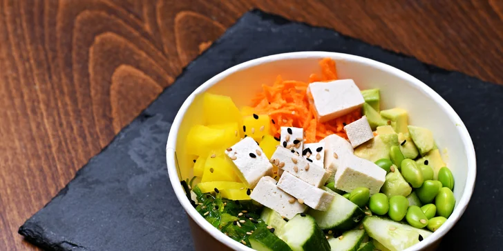 Havajské poke bowl na odnos s sebou: losos, krab, tofu i mango orange, pro 1-4 os.