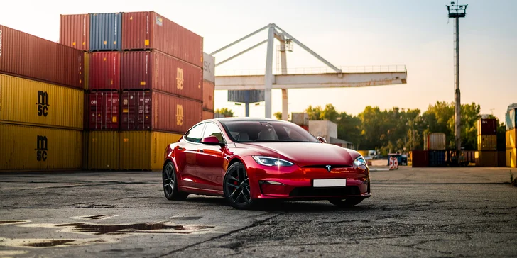 Ovládněte 1 020 koní v Tesle Model S Plaid: 30–120 min. spolujízdy i řízení