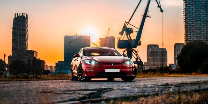 Ovládněte 1 020 koní v Tesle Model S Plaid: 30–120 min. spolujízdy i řízení