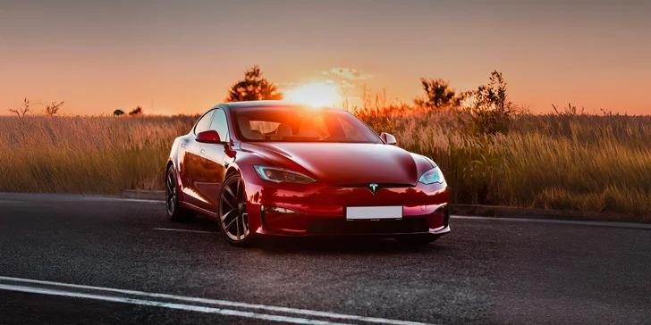 Ovládněte 1 020 koní v Tesle Model S Plaid: 30–120 min. spolujízdy i řízení