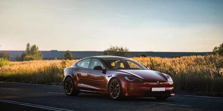 Ovládněte 1 020 koní v Tesle Model S Plaid: 30–120 min. spolujízdy i řízení