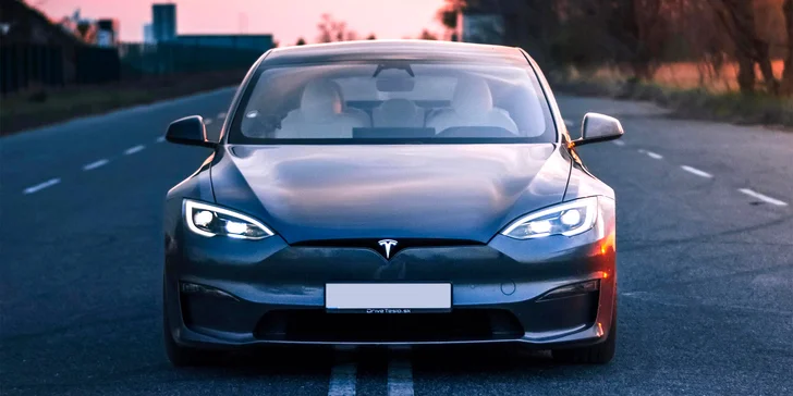 Ovládněte 1 020 koní v Tesle Model S Plaid: 30–120 min. spolujízdy i řízení