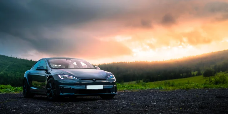 Ovládněte 1 020 koní v Tesle Model S Plaid: 30–120 min. spolujízdy i řízení