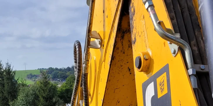 Bagristou na zkoušku: splňte si dětský sen a ovládněte nakladač nebo pásový bagr