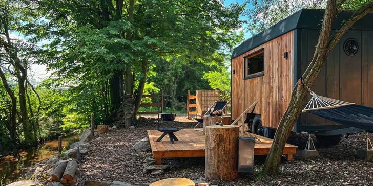 Romantické dobrodružství ve stylové maringotce nedaleko CHKO Brdy