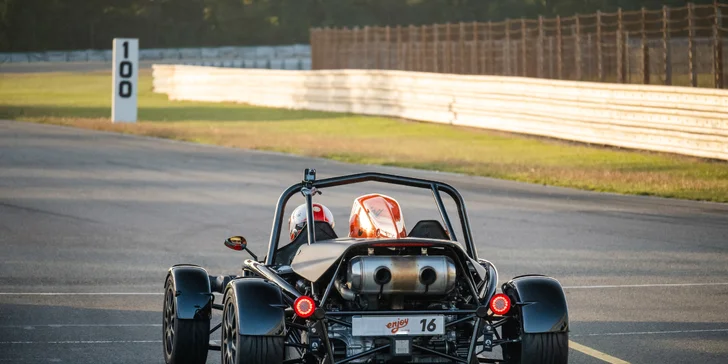 Divoká jízda po Masarykově okruhu v Brně: Ariel atom nebo Formule F4, řízení i spolujízda