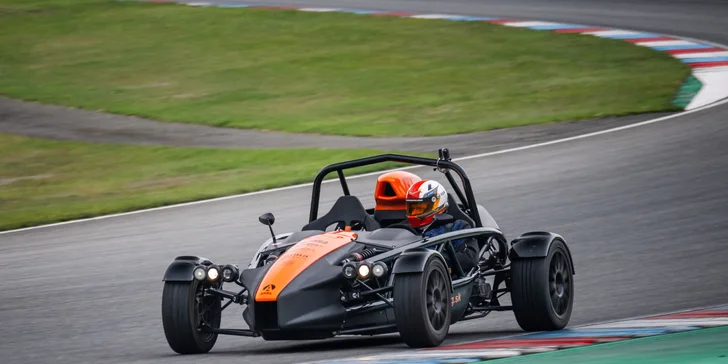 Divoká jízda po Masarykově okruhu v Brně: Ariel atom nebo Formule F4, řízení i spolujízda