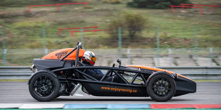 Divoká jízda po Masarykově okruhu v Brně: Ariel atom nebo Formule F4, řízení i spolujízda