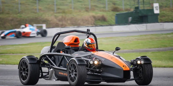 Divoká jízda po Masarykově okruhu v Brně: Ariel atom nebo Formule F4, řízení i spolujízda