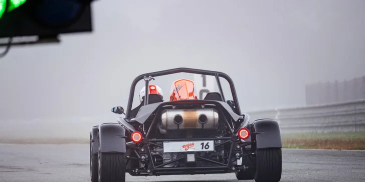 Divoká jízda po Masarykově okruhu v Brně: Ariel atom nebo Formule F4, řízení i spolujízda