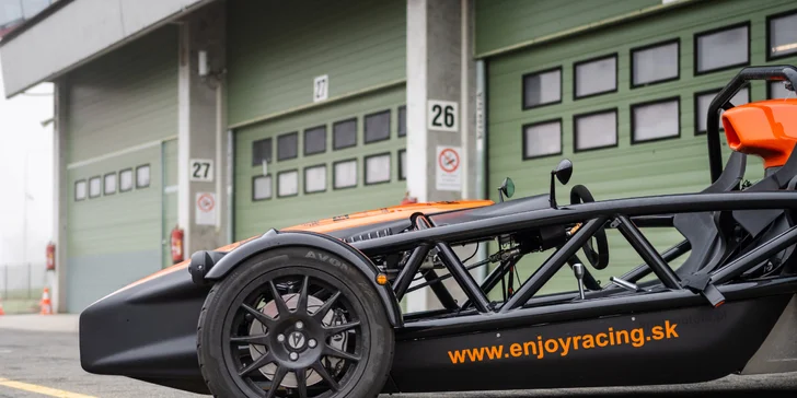 Divoká jízda po Masarykově okruhu v Brně: Ariel atom nebo Formule F4, řízení i spolujízda