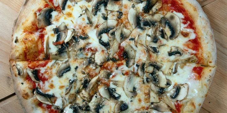 1 nebo 2 pizzy dle výběru: průměr 33 nebo 40 cm, rozvoz po Pardubicích v ceně