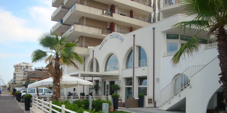 Dovolená v Itálii: hotel v Rimini s polopenzí a vnitřním bazénem