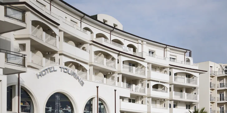 Dovolená v Itálii: hotel v Rimini s polopenzí a vnitřním bazénem
