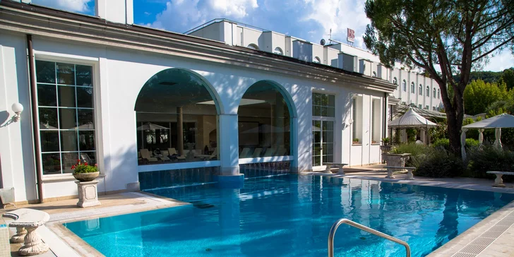 Relax v italském lázeňském městě Montegrotto Terme: 4* hotel s termálními bazény, saunou i polopenzí