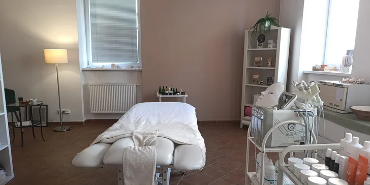 Hloubkové čištění ultrazvukovou špachtlí i kompletní kosmetické ošetření