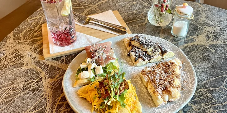 Vafle čtyř druhů s banánem, mascarpone, slaninou i prosciuttem a domácí limonáda pro 1 či 2 osoby