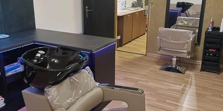 Zesvětlovací techniky dle výběru: balayage, foilayage nebo ombre