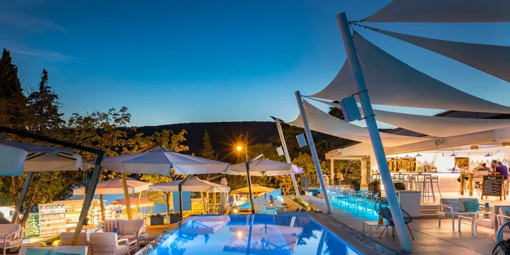 Rodinná dovolená s plnou penzí na Istrii: 3* hotel blízko pláže, dva bazény