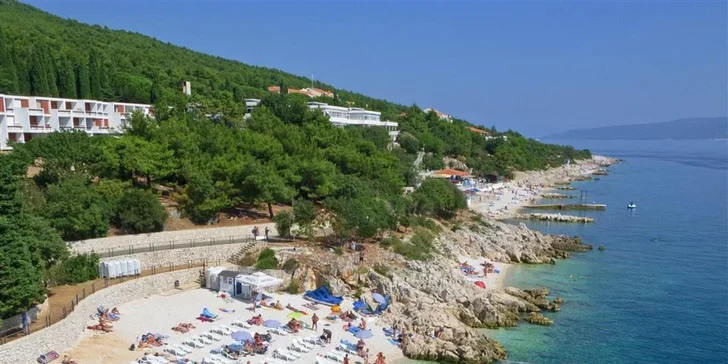 Rodinná dovolená s plnou penzí na Istrii: 3* hotel blízko pláže, dva bazény