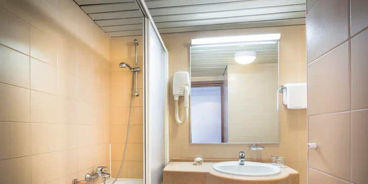 Rodinná dovolená s plnou penzí na Istrii: 3* hotel blízko pláže, dva bazény