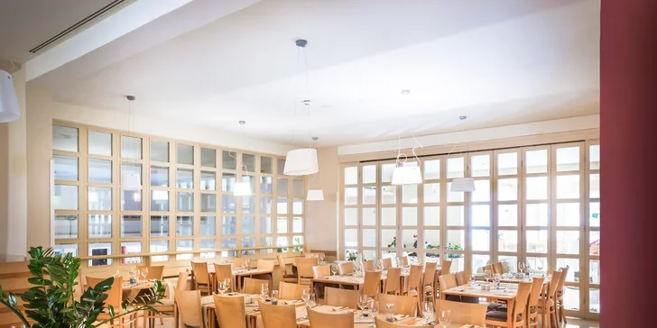 Rodinná dovolená s plnou penzí na Istrii: 3* hotel blízko pláže, dva bazény