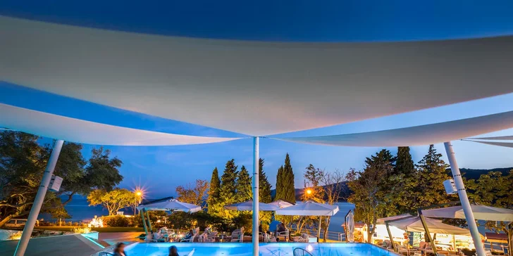 Rodinná dovolená s plnou penzí na Istrii: 3* hotel blízko pláže, dva bazény