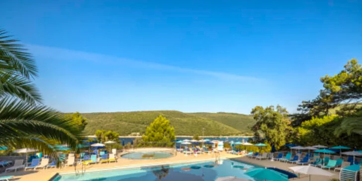 Rodinná dovolená s plnou penzí na Istrii: 3* hotel blízko pláže, dva bazény