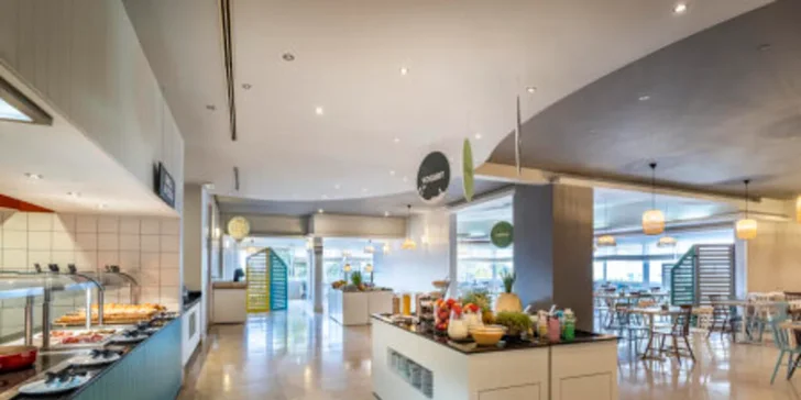 Rodinná dovolená s plnou penzí na Istrii: 3* hotel blízko pláže, dva bazény