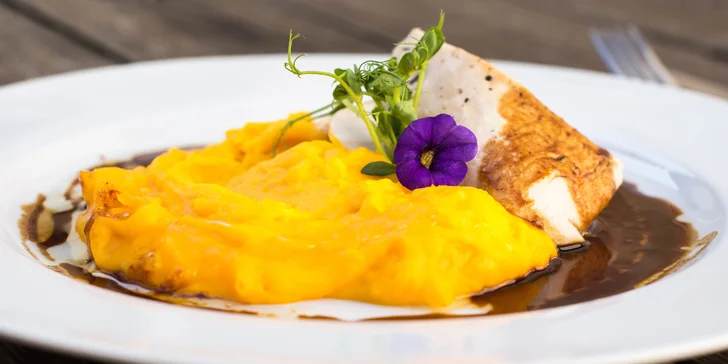 Pivní, vinná či medová lázeň i solná jeskyně pro dva, nápoje v ceně a možnost 2chodového menu