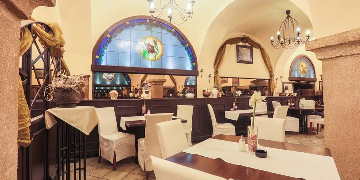 Až tři pizzy o průměru 32 cm podle výběru z kompletního menu