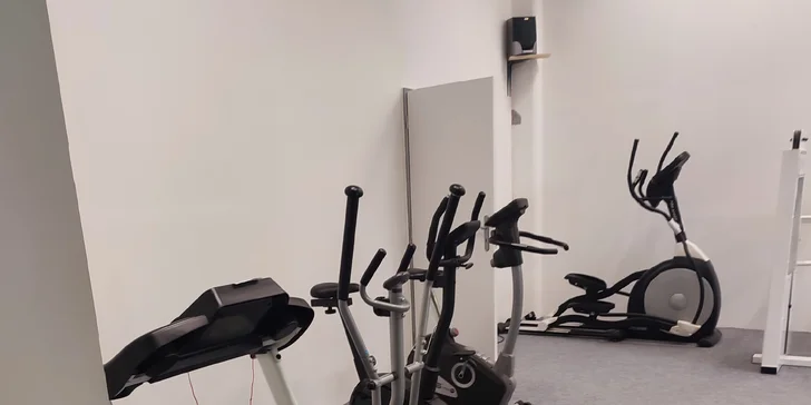10 vstupů do tělocvičny pro ženy: lekce pro štíhlý pas, pilates, kruháč i posilovna