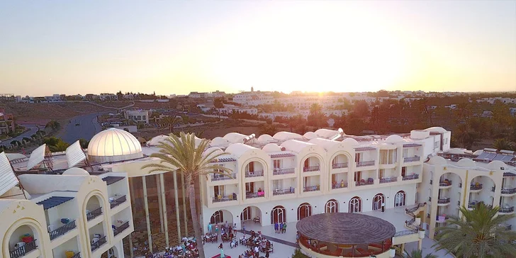 Tunisko vč. letenky: 4* hotel Eden Star v letovisku Zarzis u Djerby, all inclusive, pláž i bazény