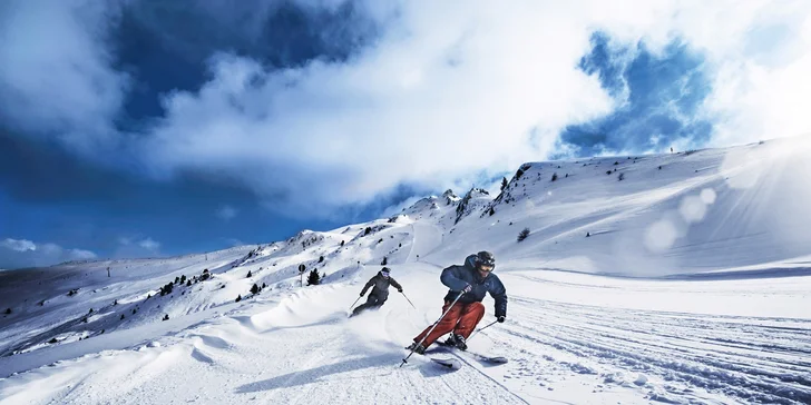 Zimní pobyt v tyrolských Alpách: polopenze, neomezený wellness, skiareál 3 km od hotelu